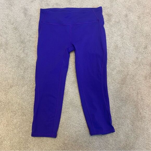 𝅺GAPFIT ultra purple Capri leggings Sz M - Picture 1 of 10